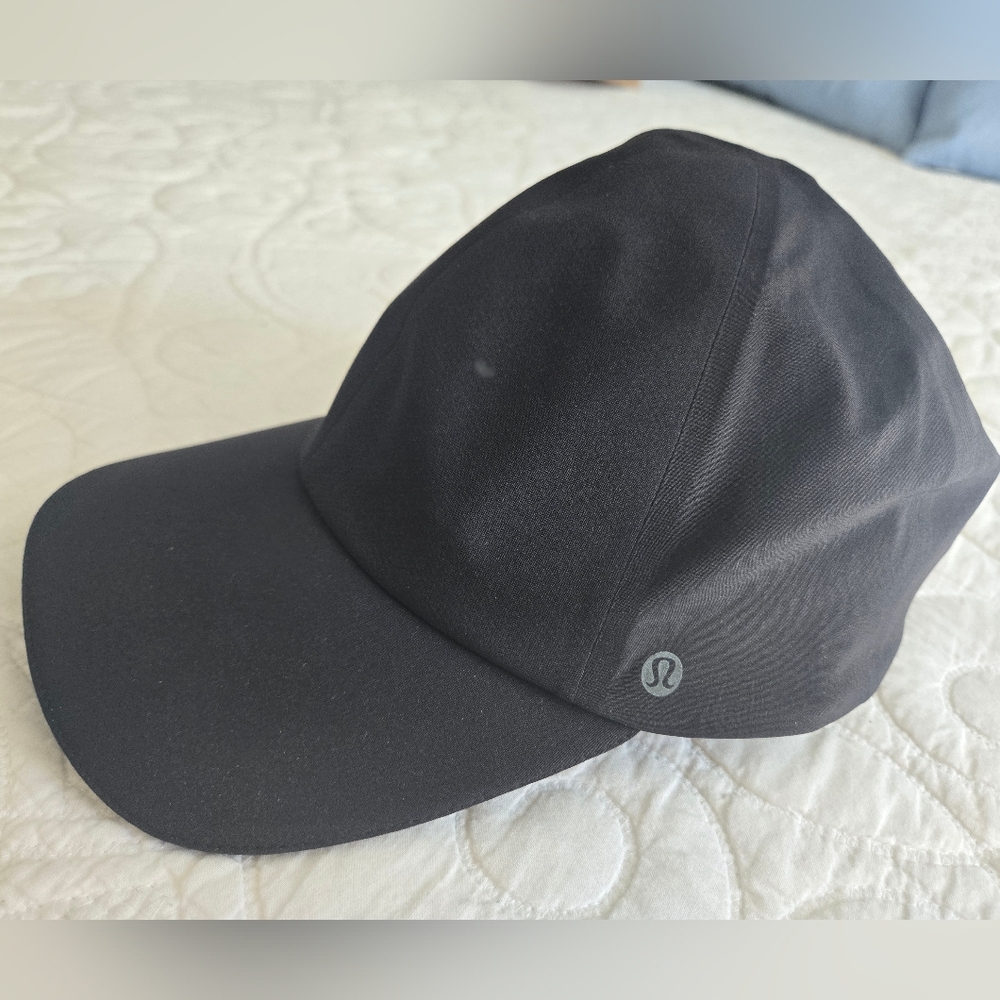 NWOT - Lululemon Athletica Black Cap